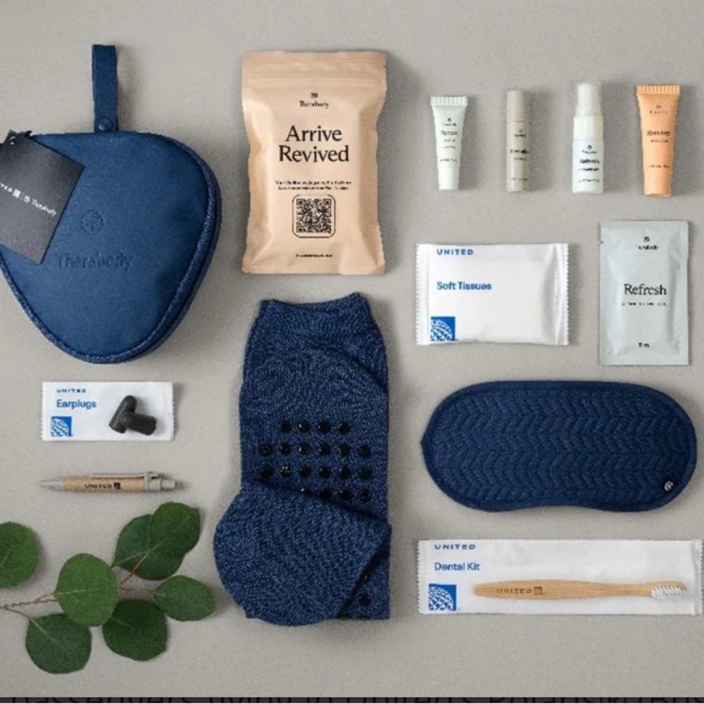 New Therabody United business travel amenity kit blue tan grey - Picture 4 of 5